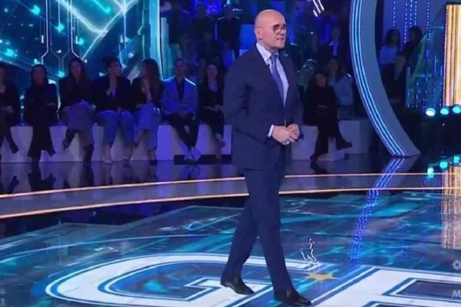 Alfonso Signorini in pole position per Pomeriggio Cinque