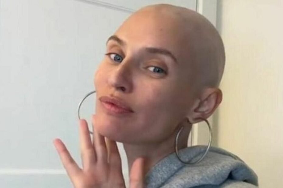 Bianca Balti mostra la ricrescita dei capelli