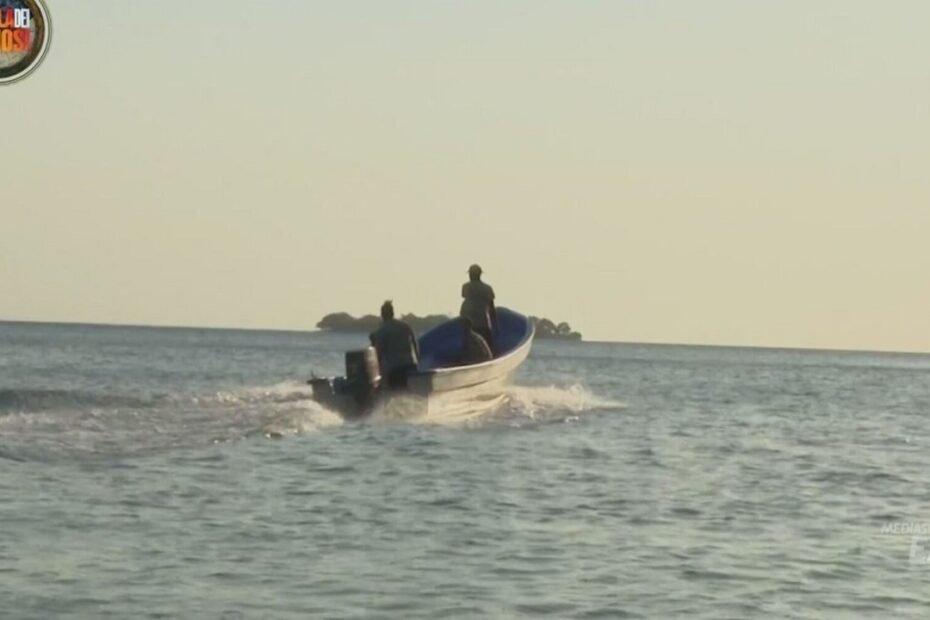 All'Isola dei Famosi si fa sempre più dura: malore per una naufraga carly tommasini