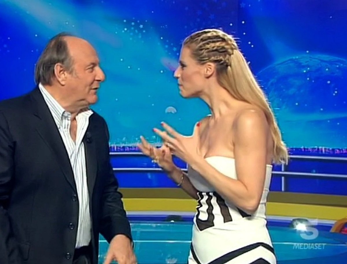 chiusura striscia la notizia decisione ufficiale mediaset